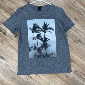 H&M mens medium palm tree graphic tee.